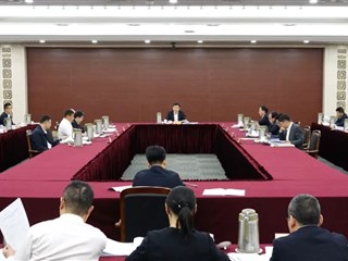 李铭主持召开区委常委会会议：真抓实干，奋起发力，全力推动经济加快回升整体好转
