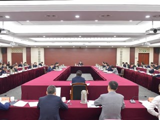区委常委会召开会议：集中精力尽最大努力争取最好结果