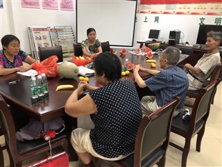 金秋送爽，情暖社区