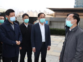 王国荣带队调研封控区、隔离点管理情况并慰问一线工作人员